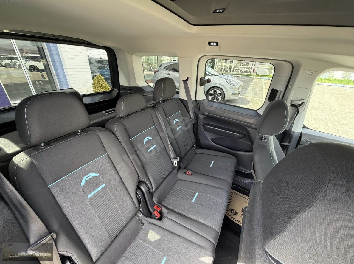 FORD TOURNEO CONNECT ACTİVE HATASIZ 2023 MODEL